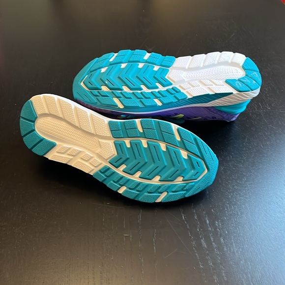 New Balance Women’s Fuel Core Urge Size 6.5 EUC - Picture 5 of 6